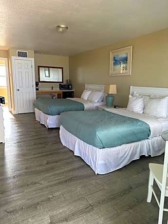Queen Room with Two Queen Beds - Oceanfront