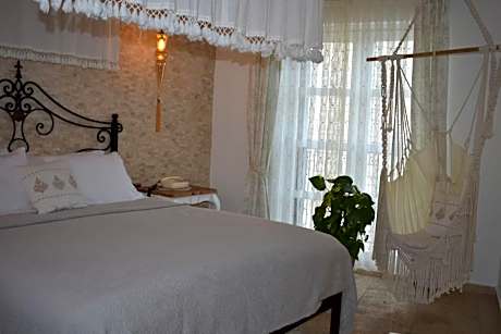 Honeymoon Suite