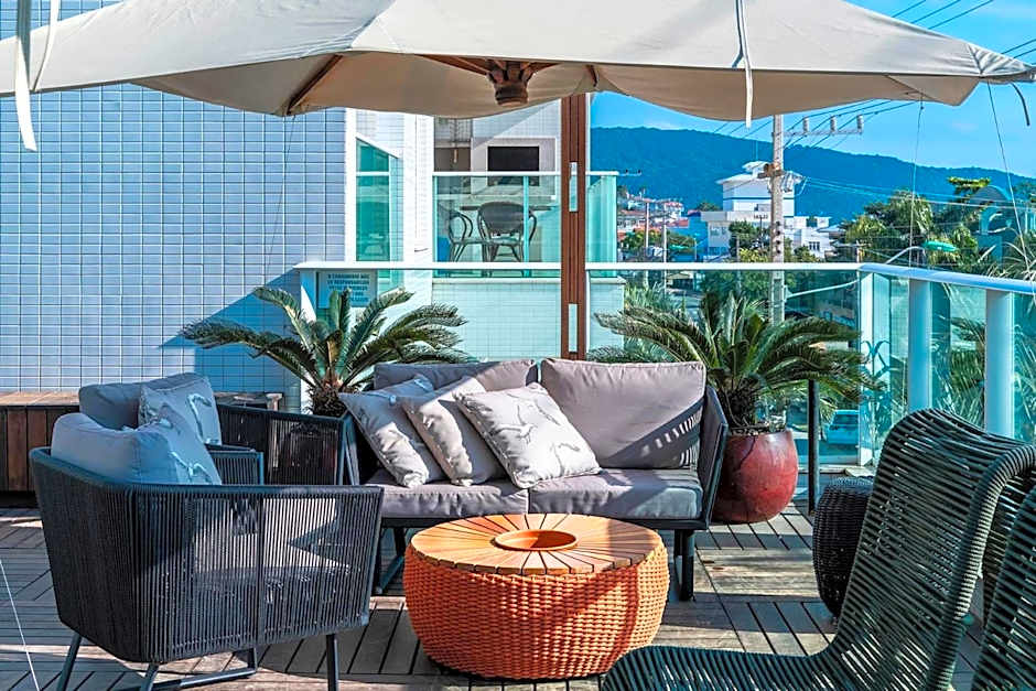 Boulevard 221D - Excelente apartamento em condomínio de luxo no centro de Bombinhas - Piscina - Jacuzzi - Academia - Portaria 24h - (Consultar serviços de roupa de cama e banho)