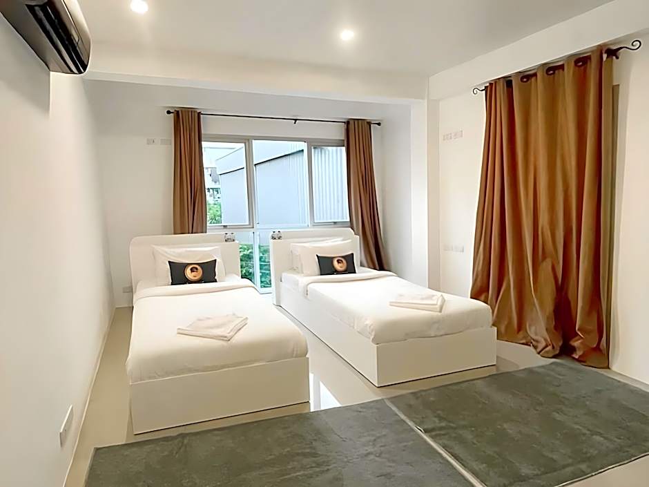 RQ Bangkok Sukhumvit 50 by Collection O