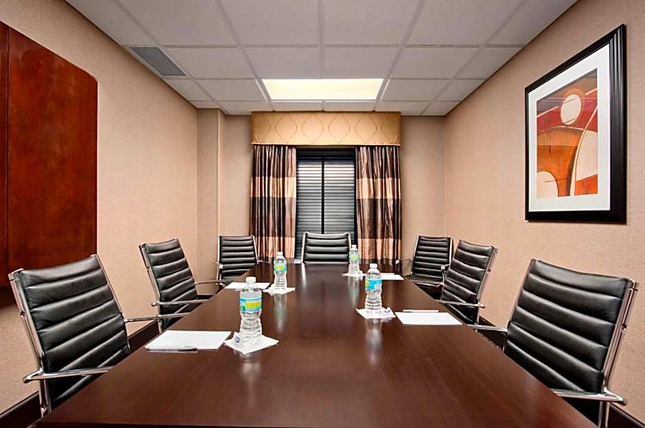 Hampton Inn By Hilton And Suites Detroit/Airport-Romulus