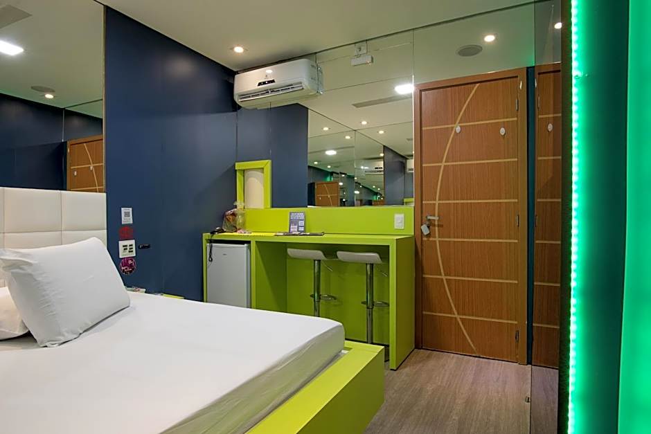 Motel fantasy 4 (adult Only)