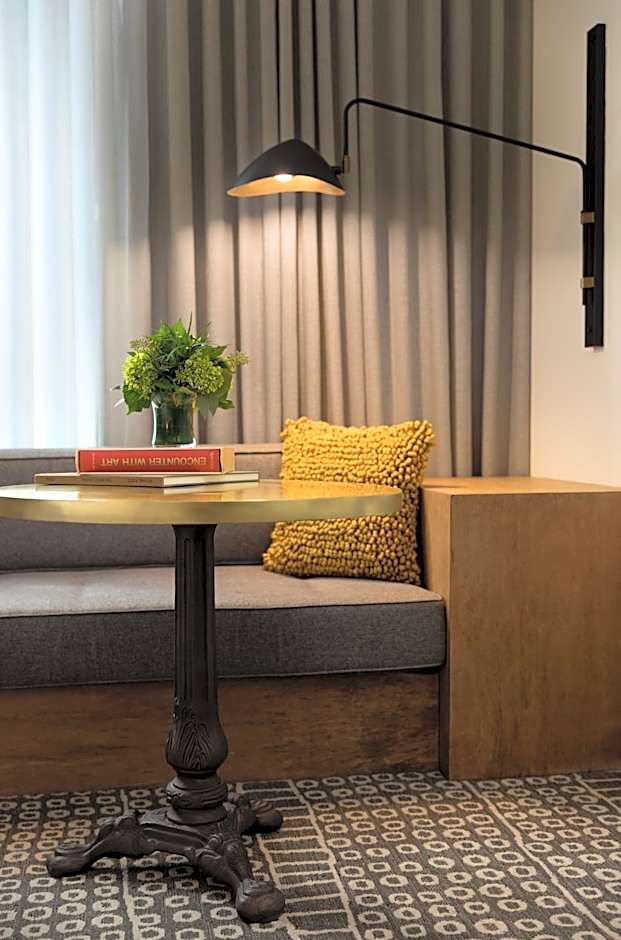 THE MC, AUTOGRAPH COLLECTION