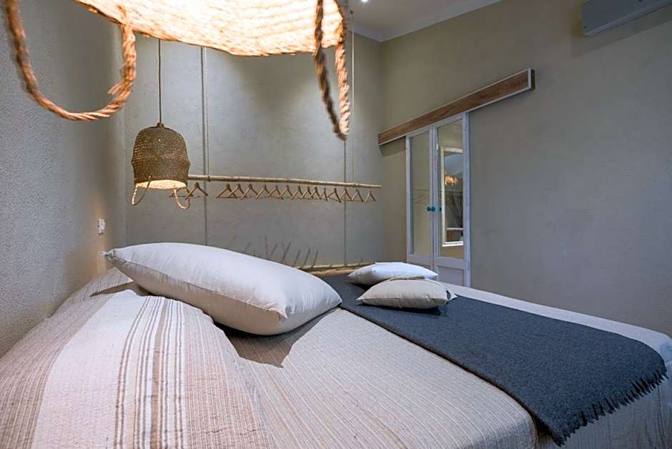 Photo 1 of 6 of Panoramic 3 King Beds