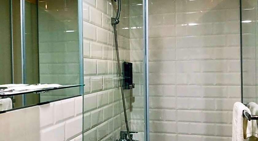 T.O.Hotel-Main Station