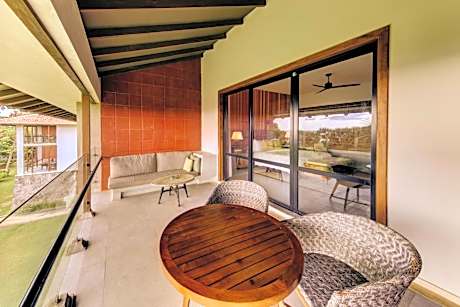 Luxury Seafront King- Discounts (10% on SPA, 5% on Water Sports)