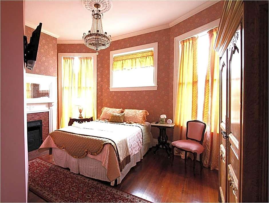 Hassinger Daniels Mansion Bed and Breakfast