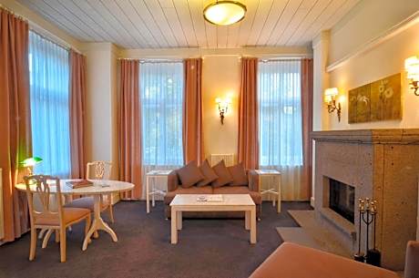 Kar's Hotel