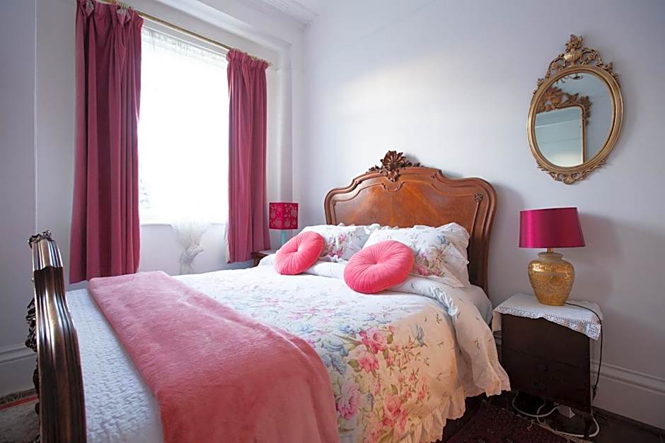 Dawson Place, Juliette's Bed and Breakfast