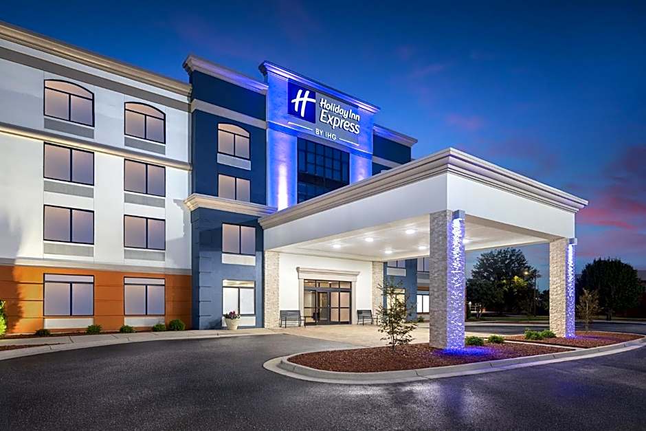 Holiday Inn Express Fayetteville-Fort Bragg