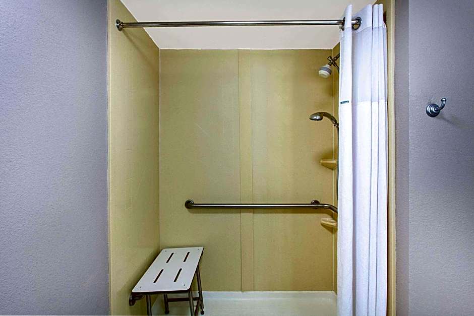 Wingate by Wyndham Charleston Coliseum