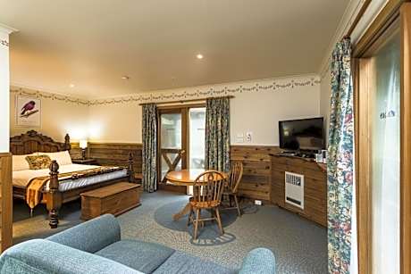 Deluxe Suite with Spa Bath