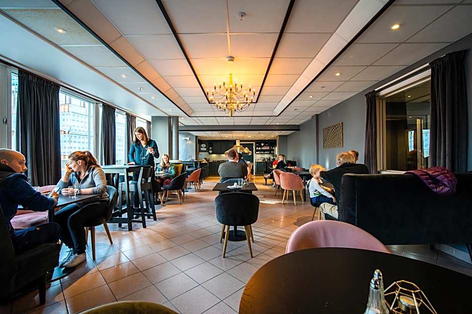 Enter Amalie Apartment Hotel