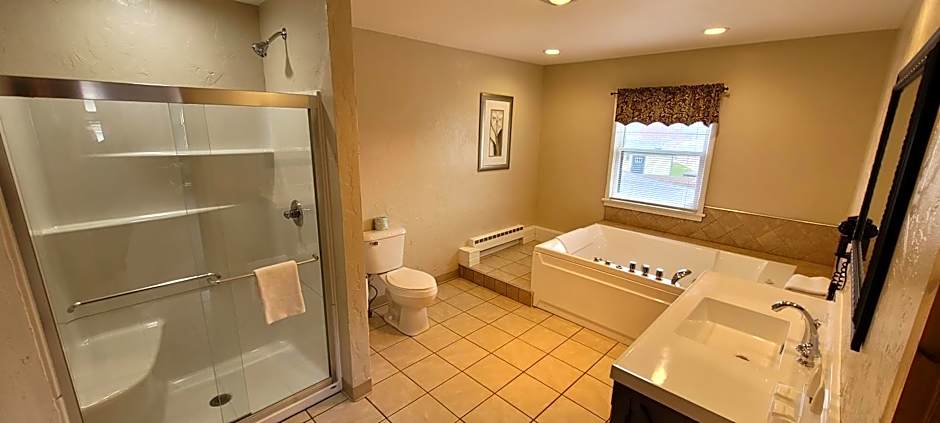 Pictured Rocks Inn and Suites