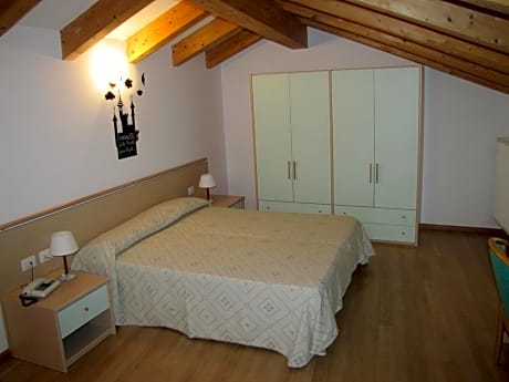 Classic Quadruple Room