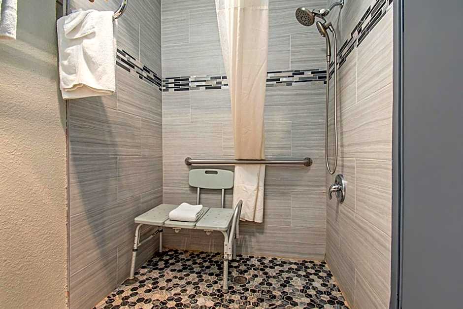 Days Inn & Suites by Wyndham Mt Pleasant