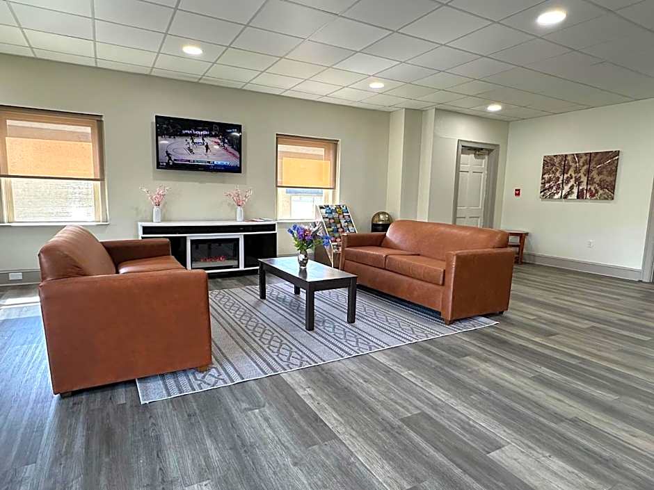 HomeTowne Studios Richmond, VA - W Broad St