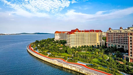 Crowne Plaza Qingdao Oriental Movie Metropolis By IHG