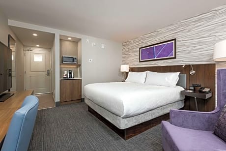 1 King Bed Signature Room