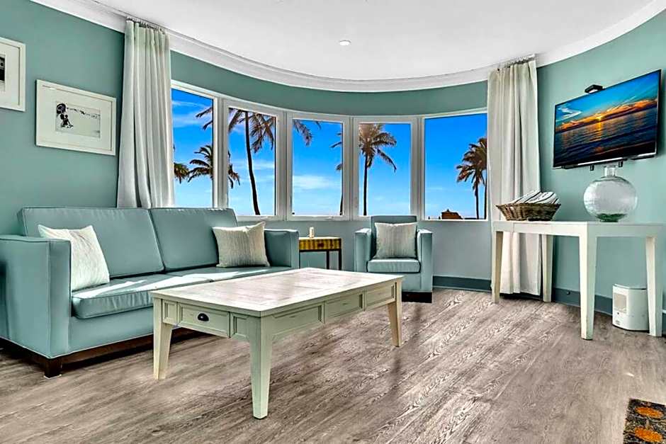 Panoramic beachfront Suite