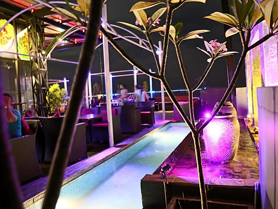 Yeak Loam Hotel