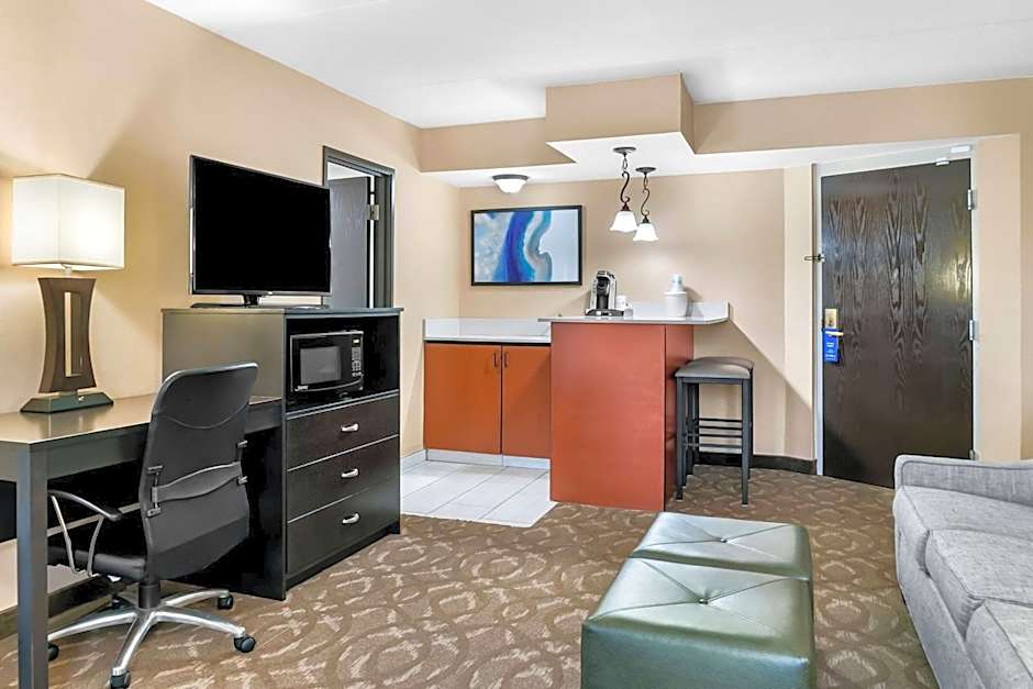 Best Western Okemos/East Lansing Hotel & Suites
