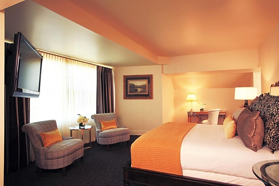 Hotel Roanoke & Conference Center, Curio Collection by Hilton