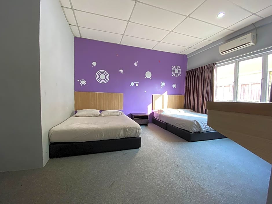 OYO 89760 Harmoni Inn Hotel