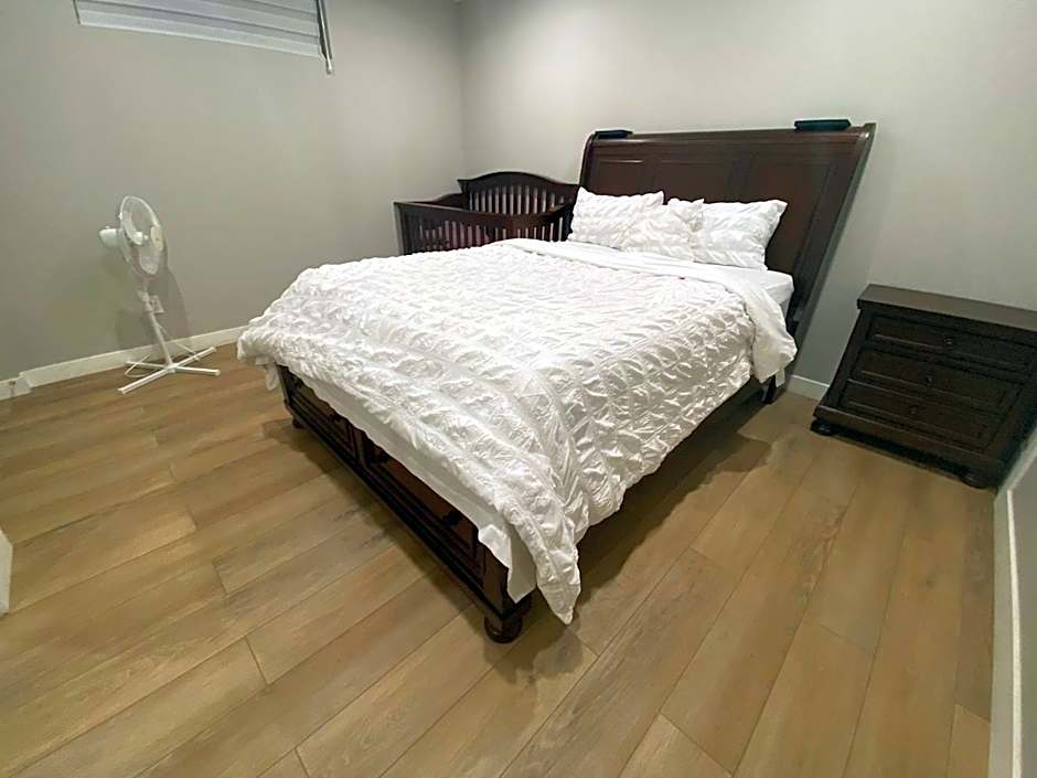 Private Entrance 2 Bed 1 Bath