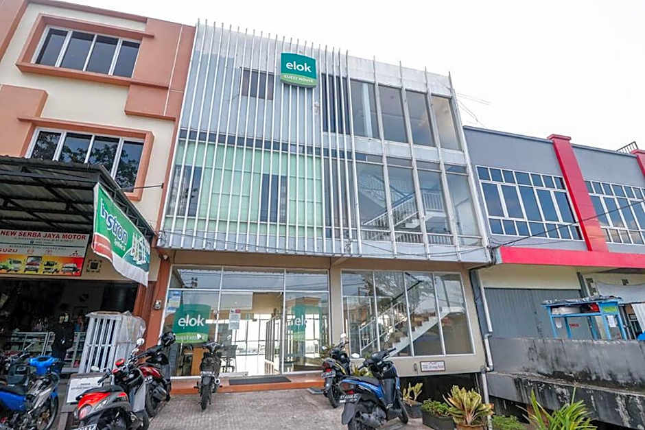 RedDoorz near Terminal Batu Ampar