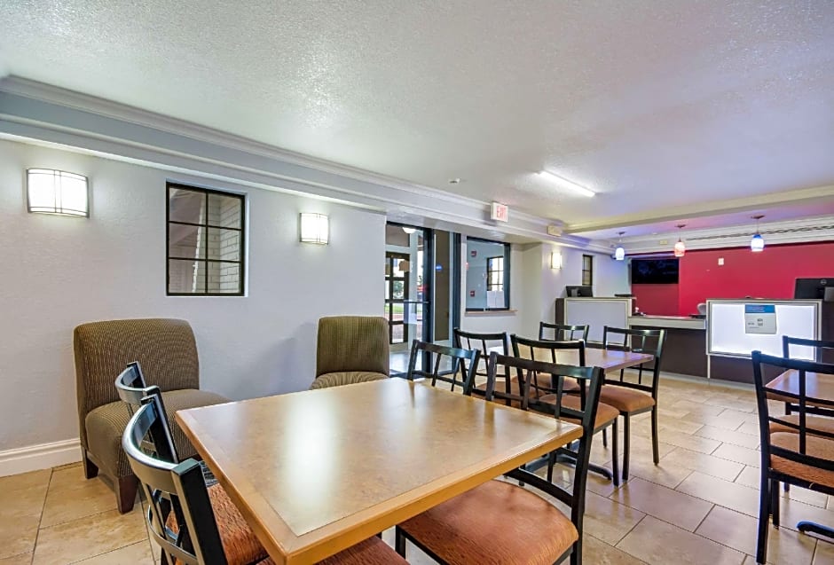 Econo Lodge Del City – Del City, OK