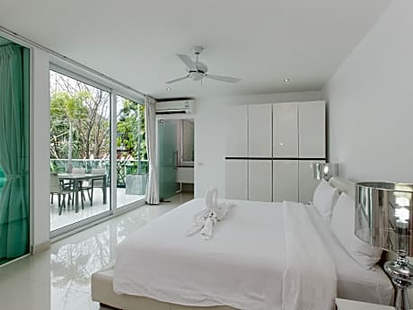 Three-Bedroom Penthouse Apartment