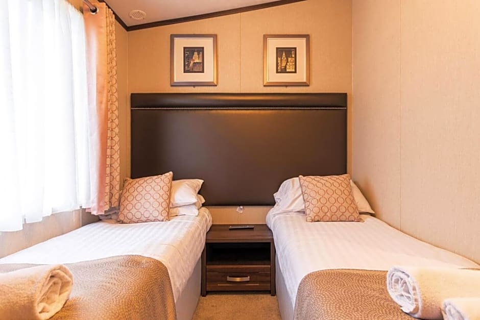 Lakeside Gem with Hot Tub