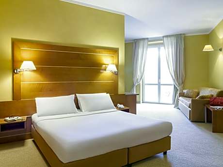 Standard Double Room with One Single Bed
