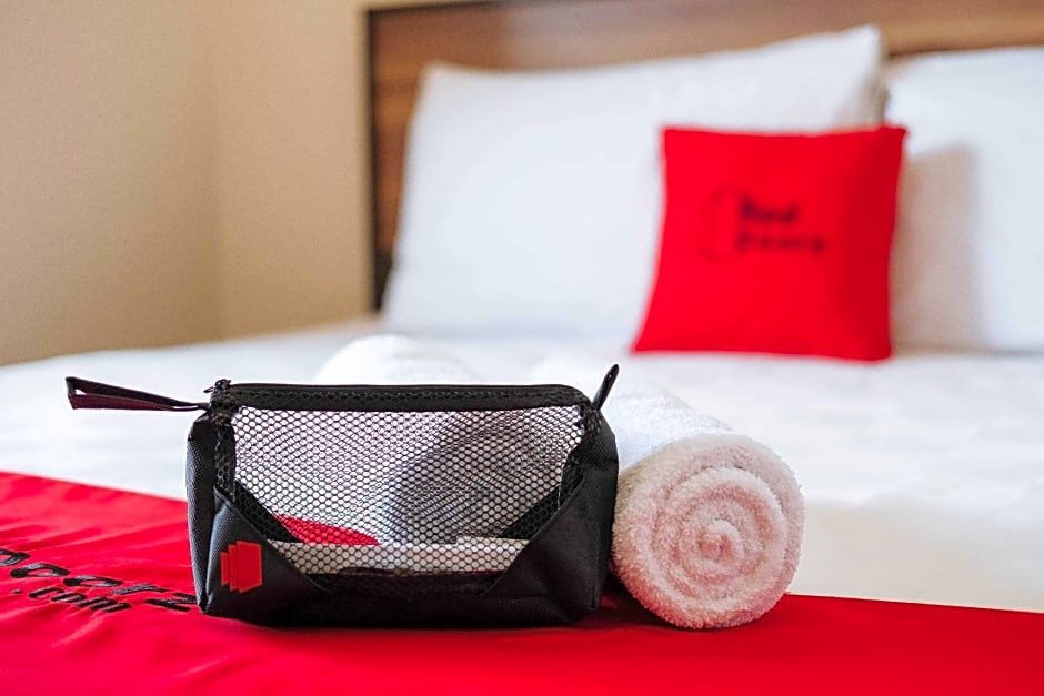 RedDoorz @ Poblacion Sur Sigma