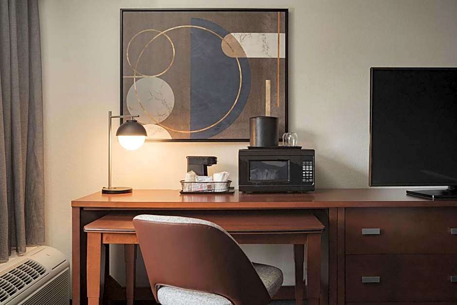 Courtyard by Marriott Louisville East