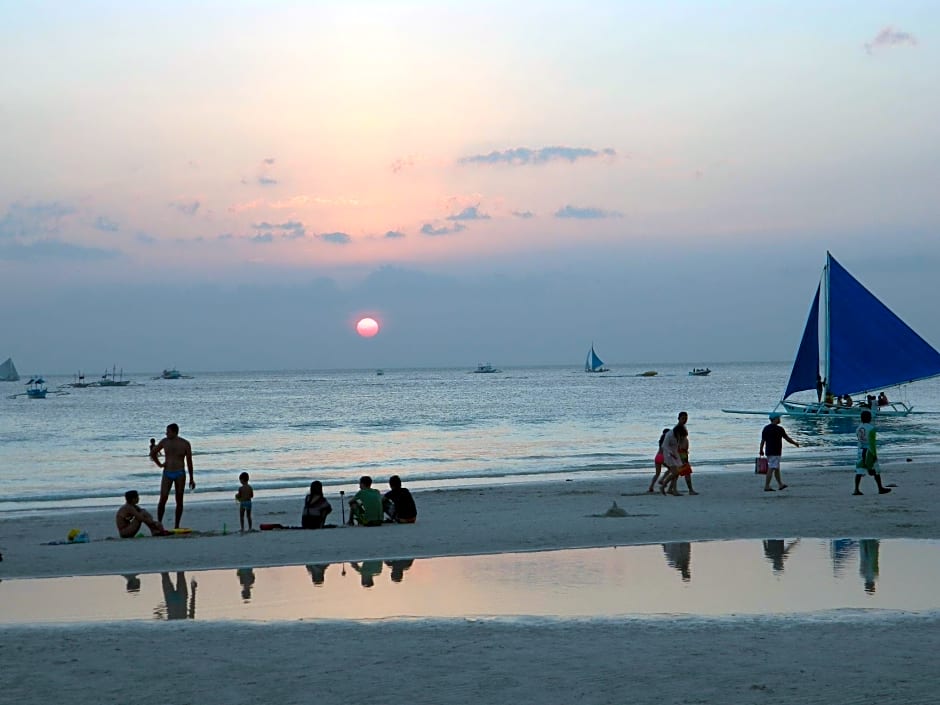 Boracay Travelodge Beach Resort