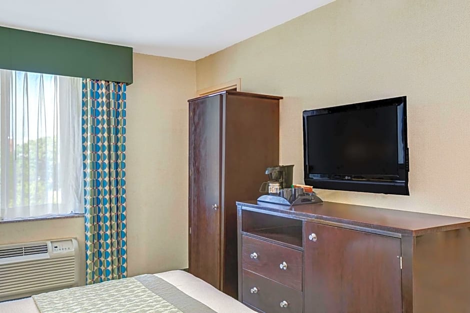 Ramada by Wyndham Jamaica/Queens