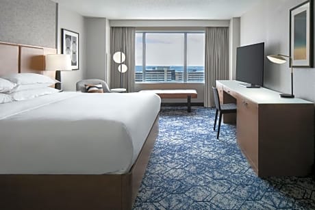 Club level, Junior Suite, 1 King, Sofa bed