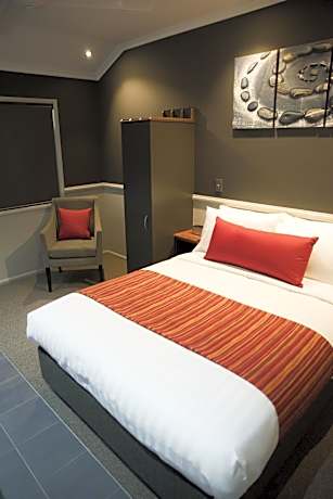 Queen Room with Garden View