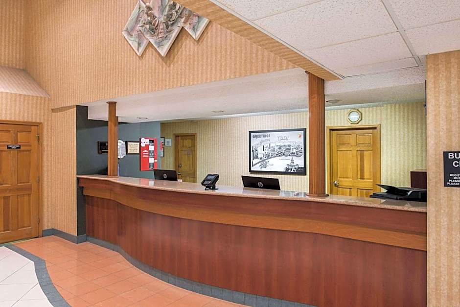 Super 8 by Wyndham Troy IL/St. Louis Area