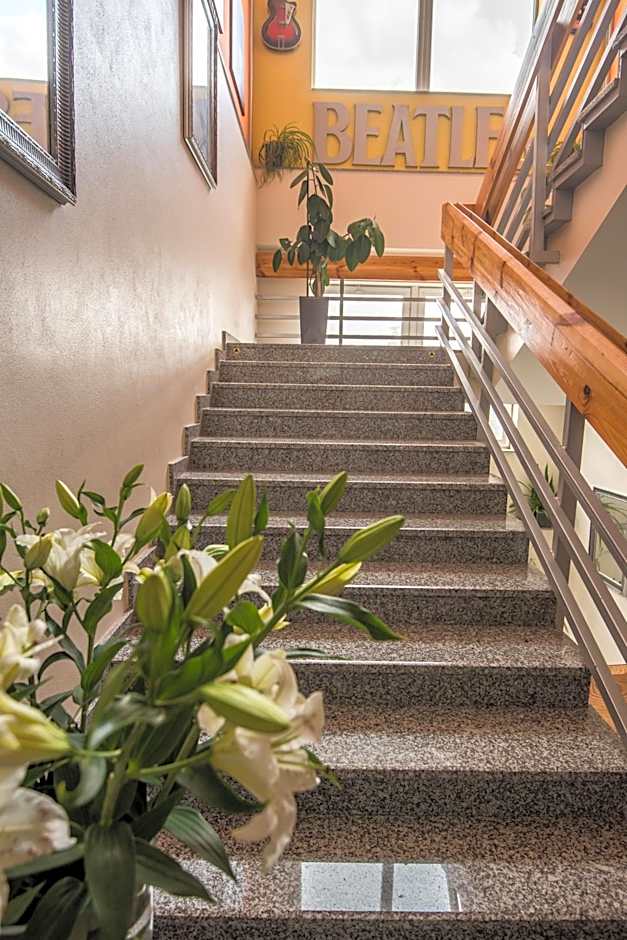 City Hotel B&B, reception 24 7, 800m od-from R1, free parking