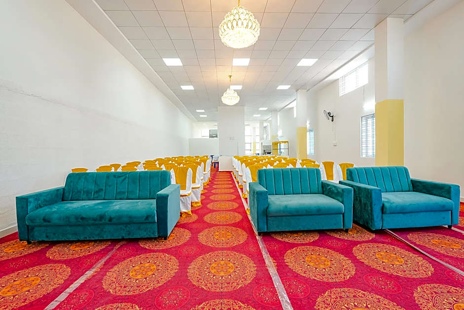 FabExpress Royal Inn – Bangalore, MN