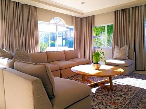 Hermanus Beachfront Lodge