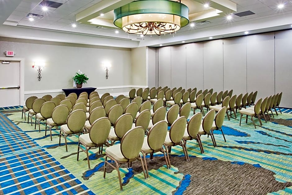 Crowne Plaza Charleston, an IHG Hotel