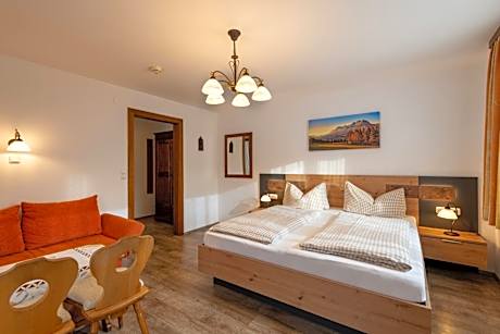 Family Room (2 Adults + 1 Child)