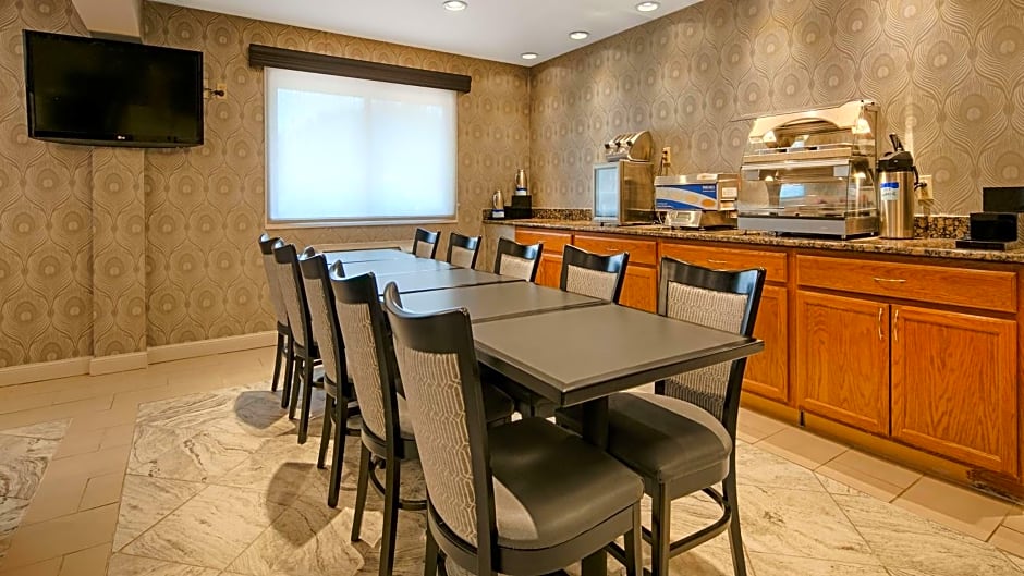 Best Western Riverside Inn