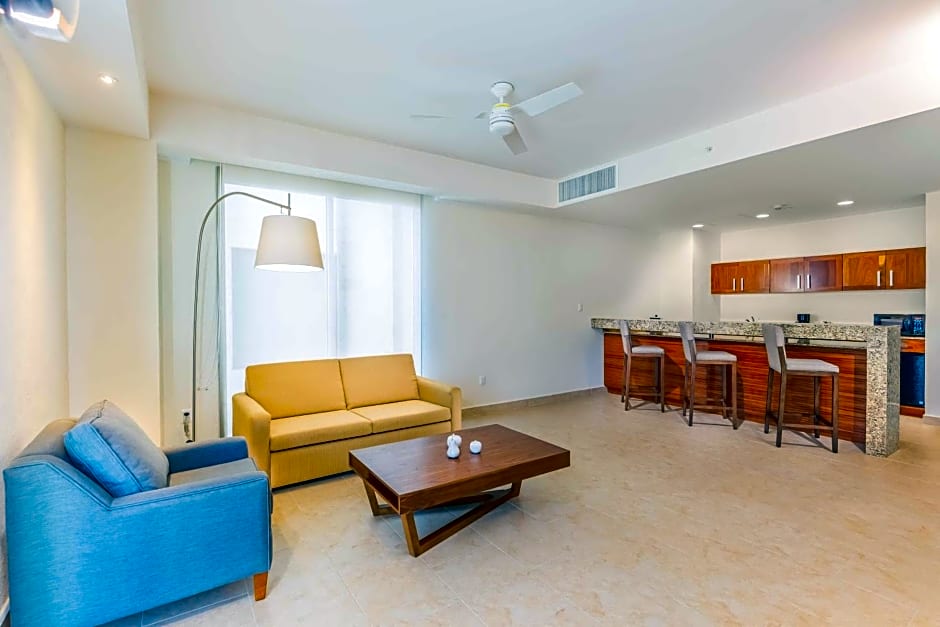 Hampton Inn & Suites by Hilton Los Cabos