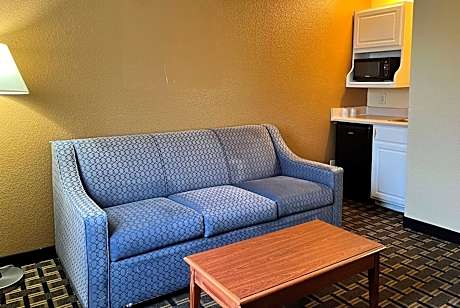 King Suite with Jetted Tub - Non-Smoking