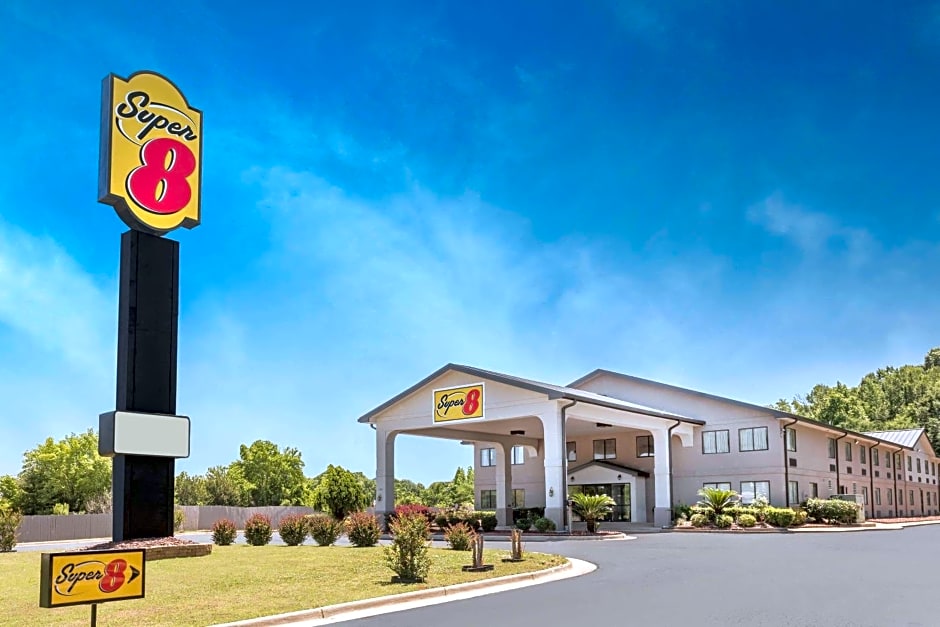 Super 8 by Wyndham Montgomery I-65